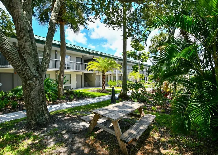 Sarasota Cay Club #614 Bunk Bed, Heated Pool, Tiki Bar, More! Aparthotel
