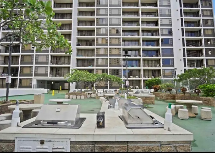 Lovely 1Br Condo One Block From Waikiki Beach