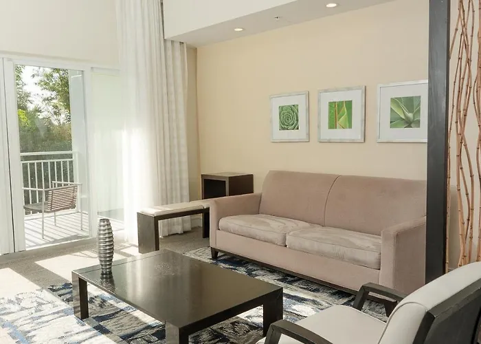 Modern Private Studio - King Bed, Jacuzzi, Balcony And Pool