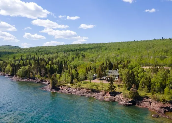 Thomsonite Inn On Lake Superior