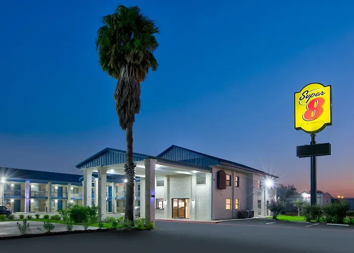 Super 8 By Wyndham Victoria - South - Hwy 59 Hotel
