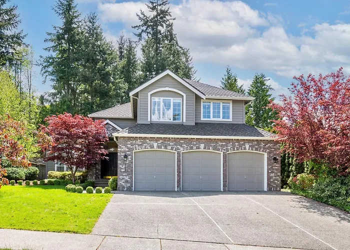Upscale Beautiful House In Bellevue, Wa