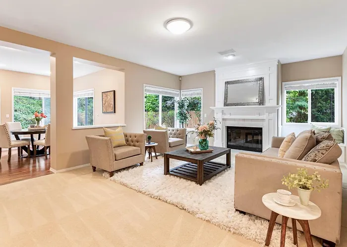 Upscale Beautiful House In Bellevue, Wa