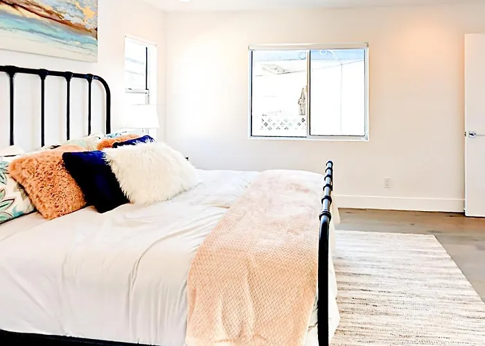 Luxe Balboa Peninsula Condo W Gourmet Kitchen And Epic Rooftop Deck Newport Beach