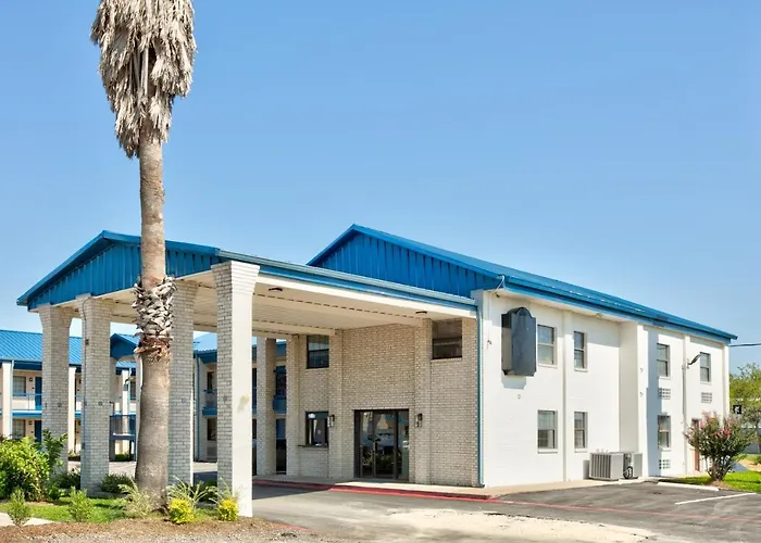 Super 8 By Wyndham Victoria - South - Hwy 59 Hotel