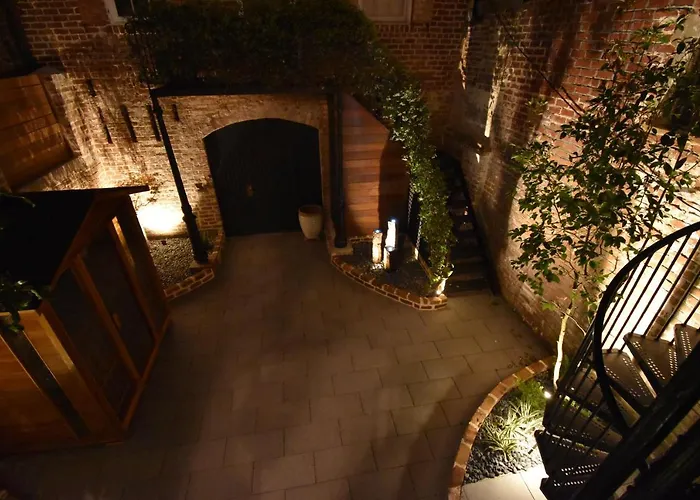 Be Our Gaston'S "The Garden Of Good" Hotel Savannah