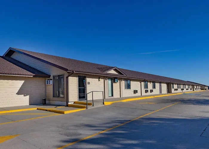 Super 8 By Wyndham Valentine Ne Hotel