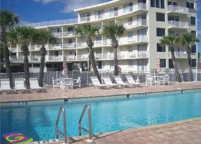 Ocean View Renovated Condo With Pool - Daytona Beach