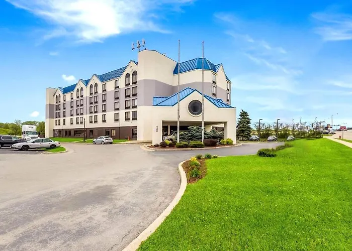 Quality Inn & Suites Milwaukee