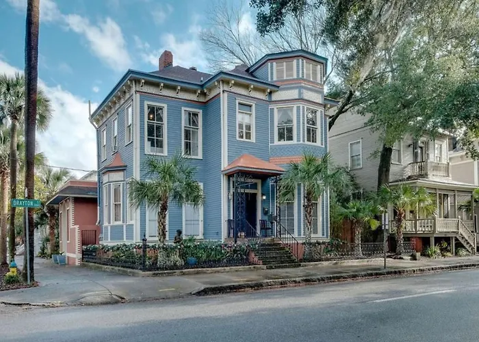 Forsyth Park 2 Bedroom Beauty