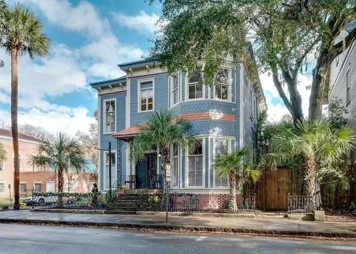 Forsyth Park 2 Bedroom Beauty