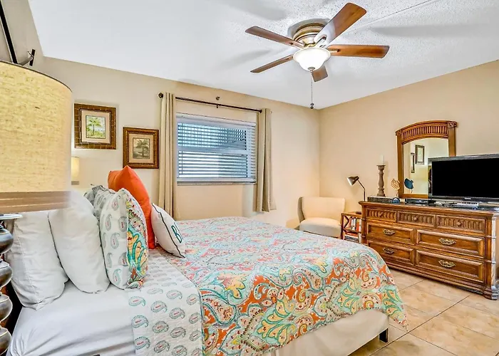 Holiday Villas III 402 Clearwater Beach