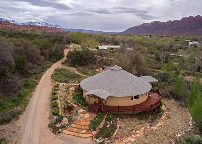 Red Moon Lodge