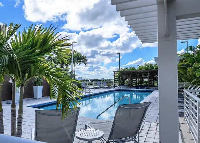 Spacious 2Bd 2Bth At Midblock With Free Parking