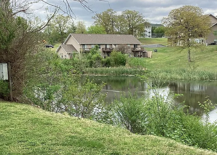 A Little Lake Retreat Branson