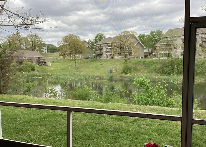 A Little Lake Retreat Branson