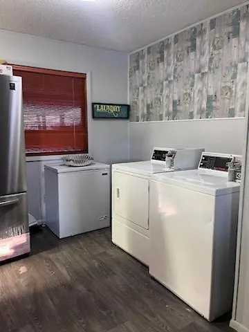 Shaligohomes @ 4425 E 6Th Ave
