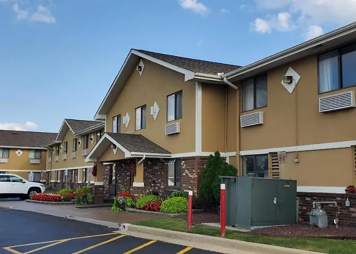 Super 8 By Wyndham Sterling Heights/Detroit Area