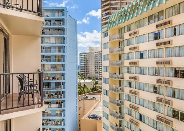 Castle At Palms At Waikiki