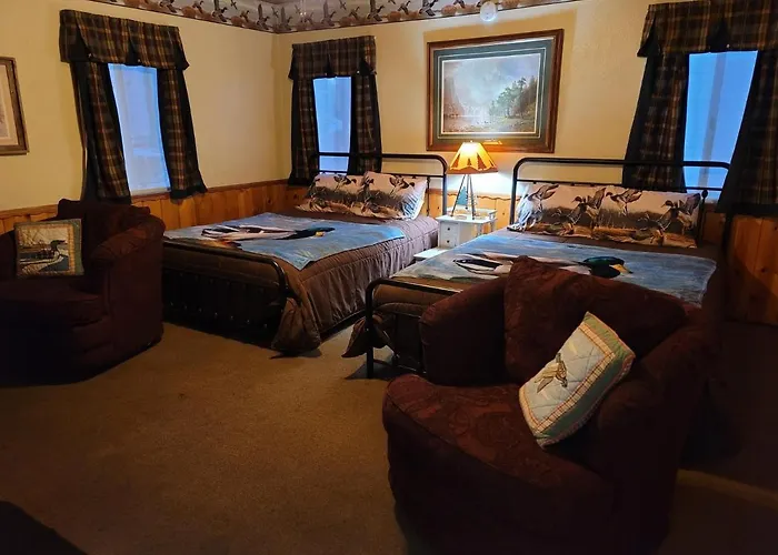 Hillcrest Suites & Cabins