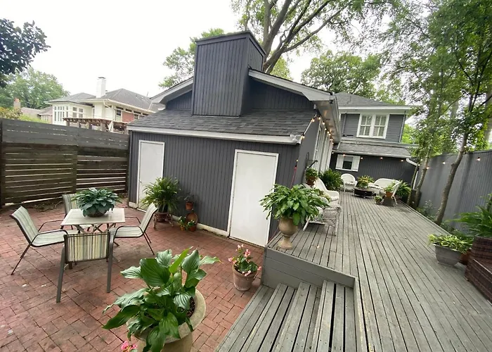 The Olive Bird Chalet In Central Gardens, Memphis Tn