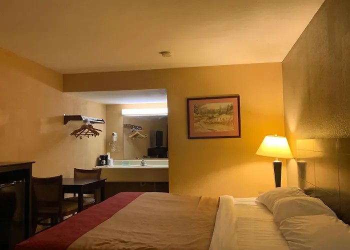 Economy Inn & Suites