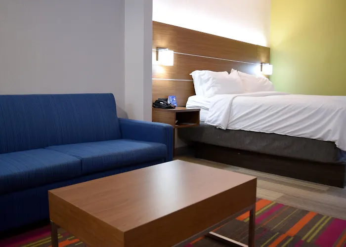 Holiday Inn Express & Suites Batesville By Ihg