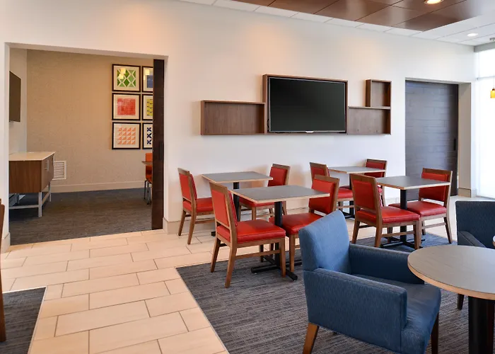 Holiday Inn Express & Suites - Southgate - Detroit Area By Ihg