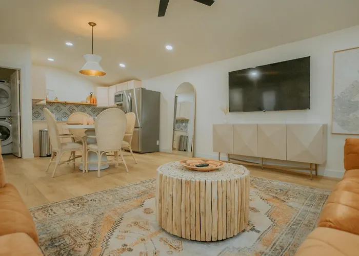 East Downtown Desert Chic Casita-Private Hot Tub-Close To Downtown-Pet Friendly! Albuquerque