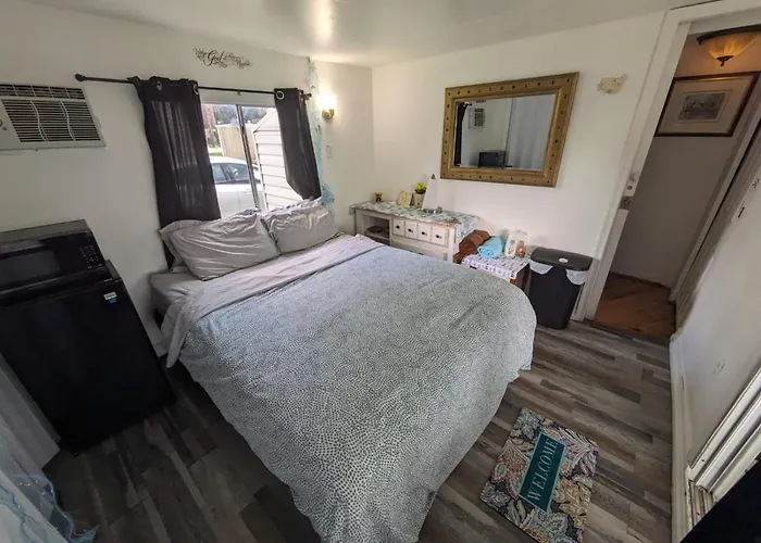 2 Great Room For Rent, Individual Entrance, Share Bathroom, Beautiful Lake, In Manufactured Home 5 Min From Hard Rock Hotel Casino Davie