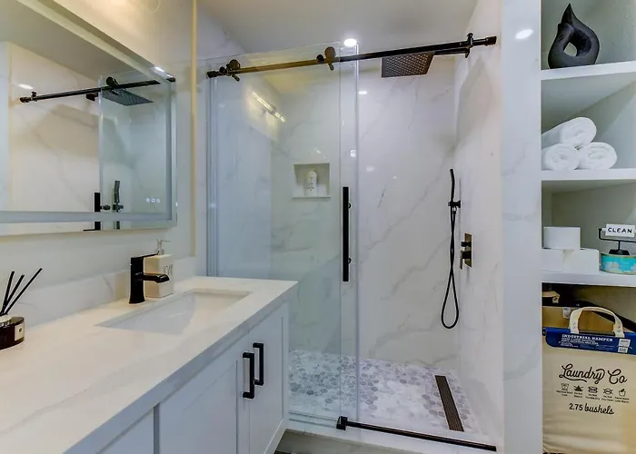 Private Deluxe Suite! *Location*: Ms, Lakes, Shops