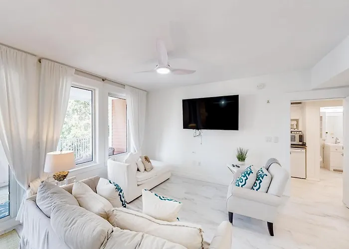 Baytowne Wharf - Market Street Inn #338 Destin