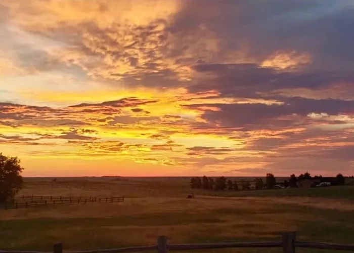 Yellowstone Cattle Baron Ensuite, Private Entrance & Parking - Prairie Rose B&B Cheyenne