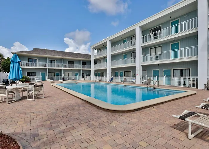 Coastal Waters Studio 111 - Pool Side Studio Hotel New Smyrna Beach