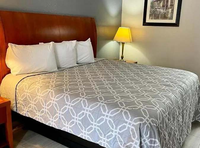American Way Inn & Suites Memphis