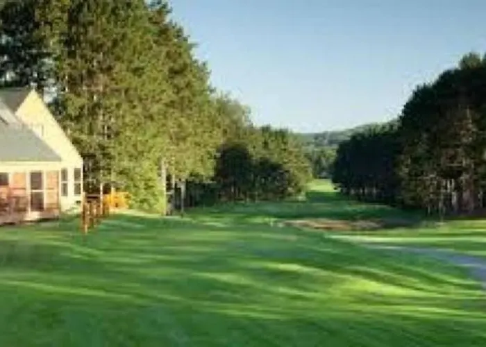 Golf 27 Holes Family Solo Eco Resort Wisconsin Dells 10 Minutes Ski & Tubing 2 Bedroom Suites Full Kitchen Living Room Patio