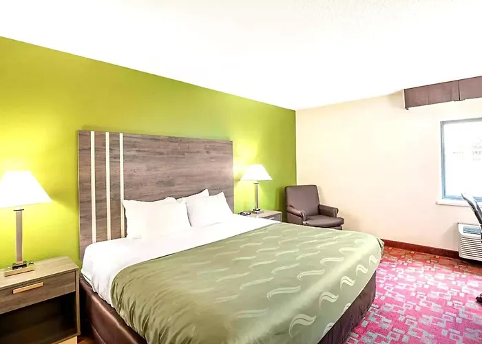 Norwood Inn & Suites Milwaukee