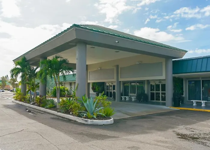 Waterfront Room, Heated Pool, Tiki Bar & Grill South Bradenton