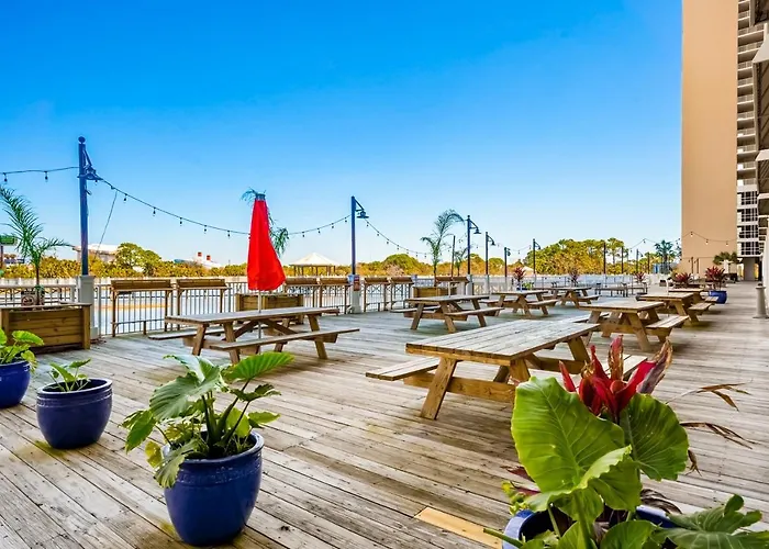 Laketown Wharf 1330