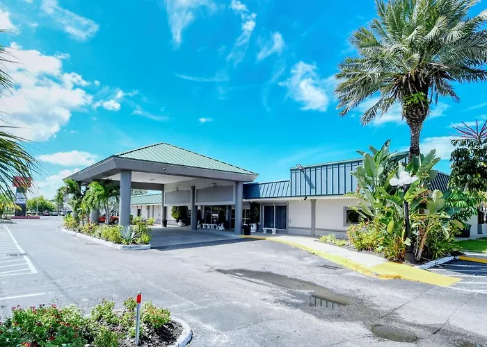 All-New, Private, Huge Tv, Heated Pool, Tiki Bar