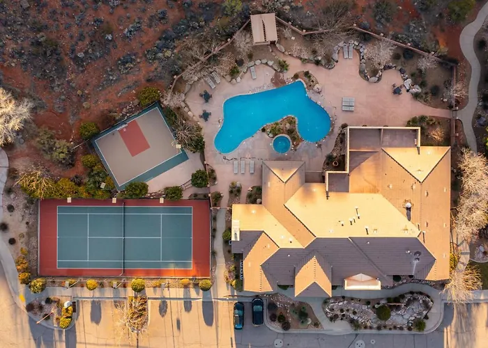 D5-Coral Springs Poolside-Ground Floor 3-Bedroom Hillside View