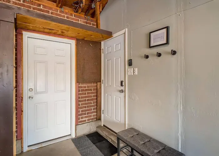 Adorable 2-Bedroom Modern Basement