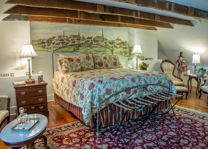 The Richard Johnston Inn & 1890 Caroline House Fredericksburg