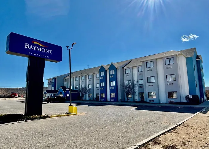Baymont By Wyndham Farmington Hotel