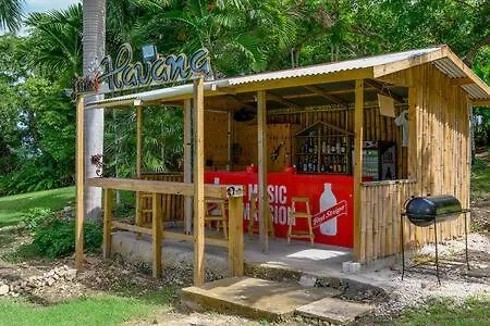 Hospitality Expert Jagger - Tour Pool Bar Beach Montego Bay