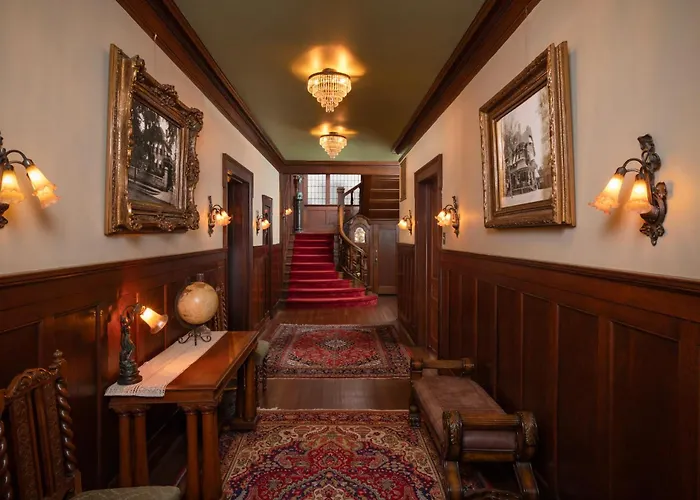 300 Clifton Bed & Breakfast Minneapolis