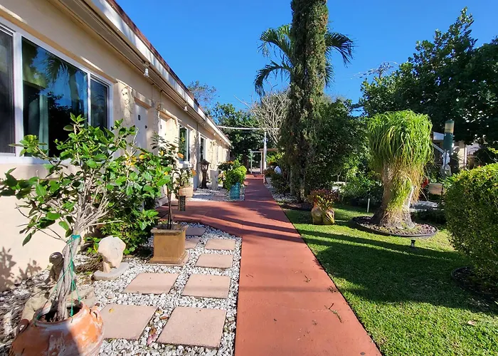 Barefoot Mailman Motel