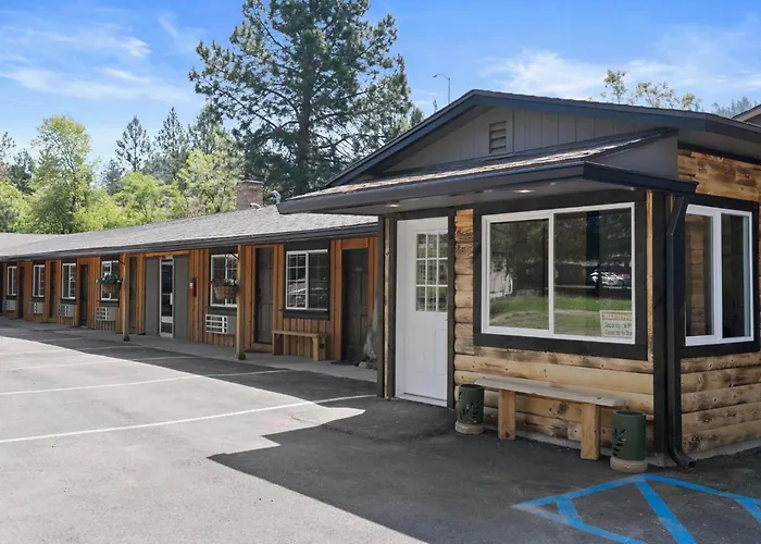 Lake Village Lodge