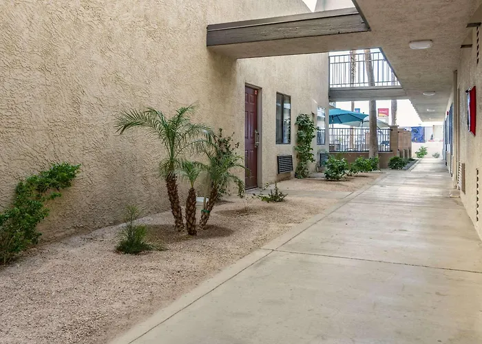 Rodeway Inn & Suites Rancho Mirage - Palm Desert Area Thousand Palms