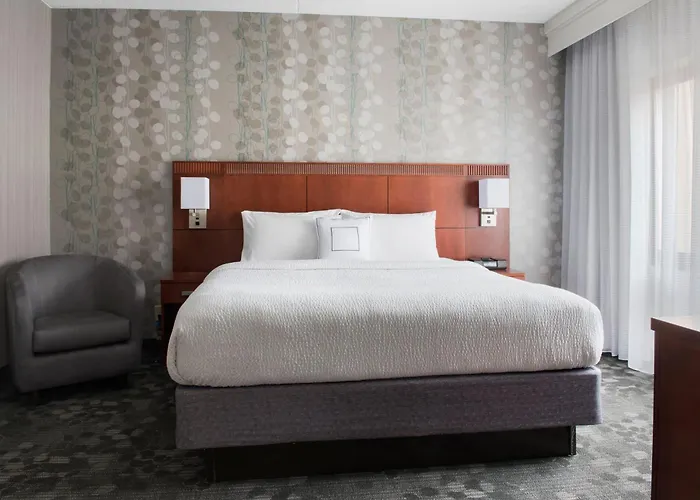 Courtyard By Marriott Mahwah Hotel